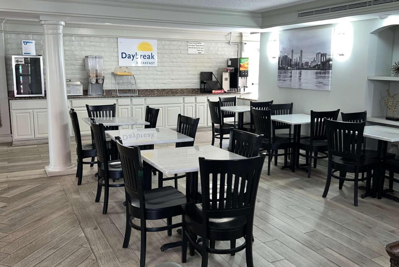 Days Inn By Wyndham Birmingham/West Extérieur photo